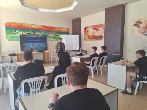 Dzień czwarty w Grecji
 - praktyki