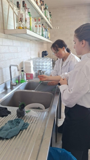 Dzień trzeci w Grecji
 - praktyki